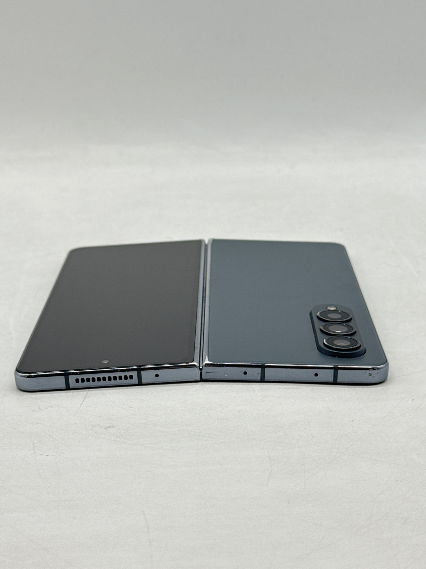 Unlocked Samsung Galaxy Z Fold4 7.6" SM-F936U1 512GB 12GB RAM - Lines on Screen