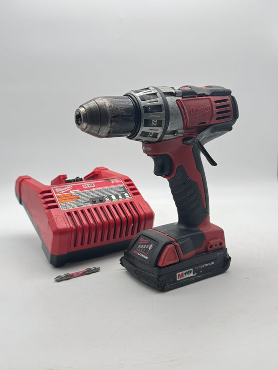 Milwaukee 2601-20 M18 18V 1/2" Driver Drill Battery and Charger Kit