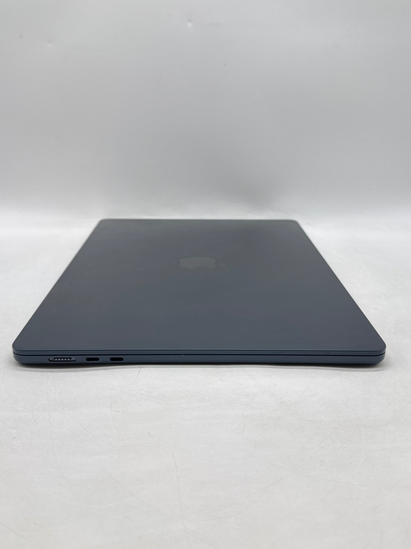 2023 Apple MacBook Air 15.3" A2941 M2 8C-CPU 10C-GPU 256GB SSD 8GB RAM