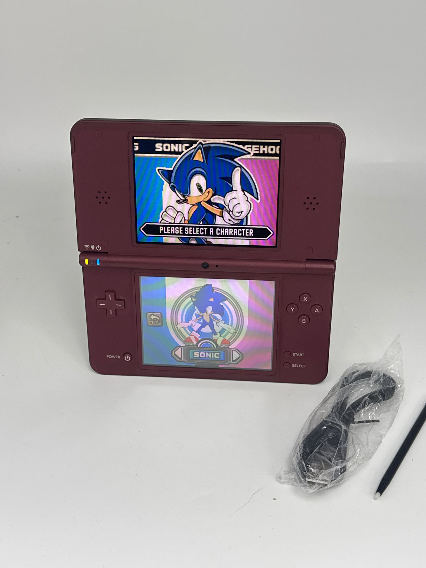 Nintendo DSi LL UTL-001(JPN) Red Console #425 w/ Stylus & Charger Yellow Tint AS IS