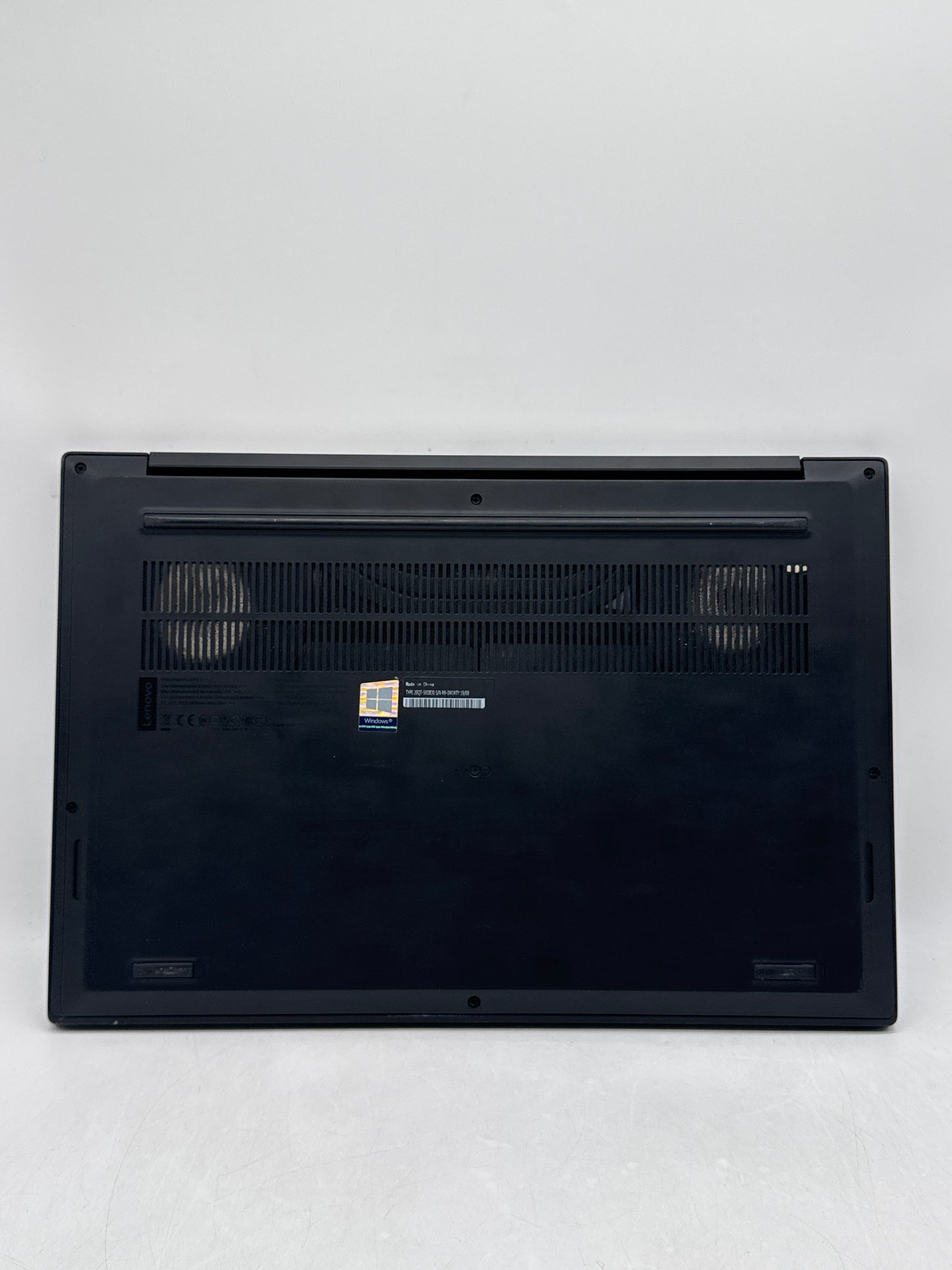 Lenovo ThinkPad P1 Gen 2 15.6" Core i7-9850H 2.60GHz 16GB RAM 512GB SSD - No OS