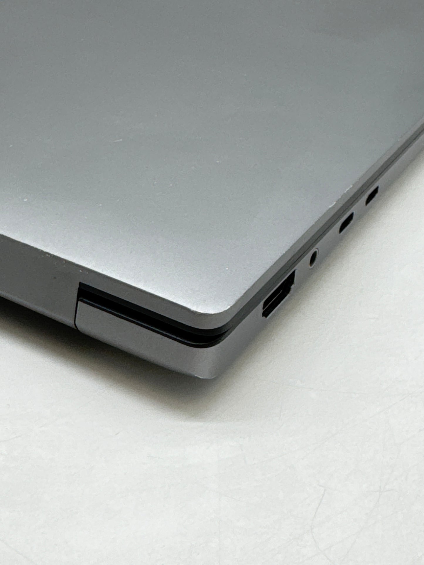 Dell Precision 5680 16" OLED Touch Core i7-13800H 1TB SSD 64GB RAM RTX A1000 Read