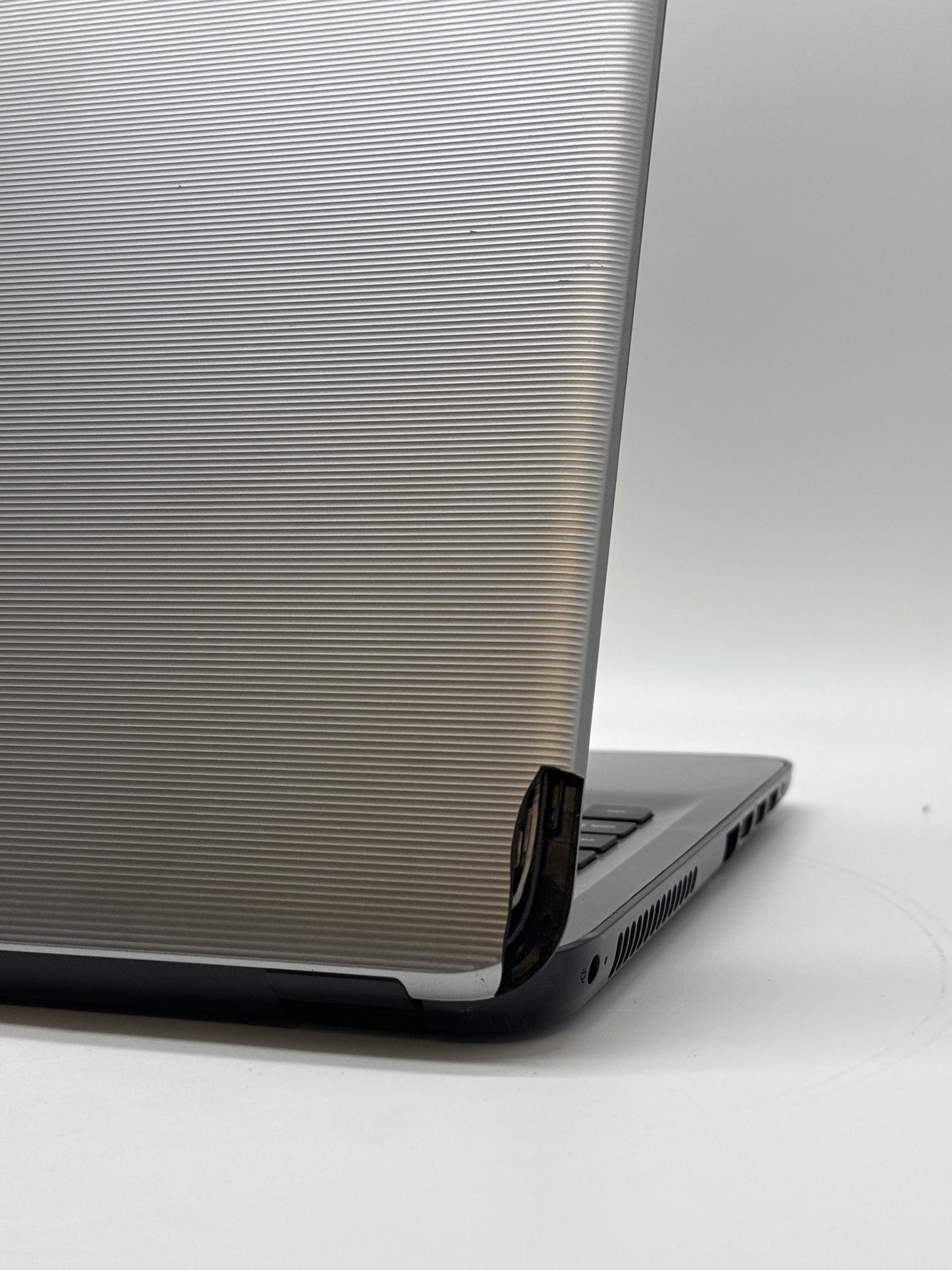 HP 15-ay039wm 15-inch Core i3 8GB RAM 1TB Laptop Gray w/ Charger - Bad Battery