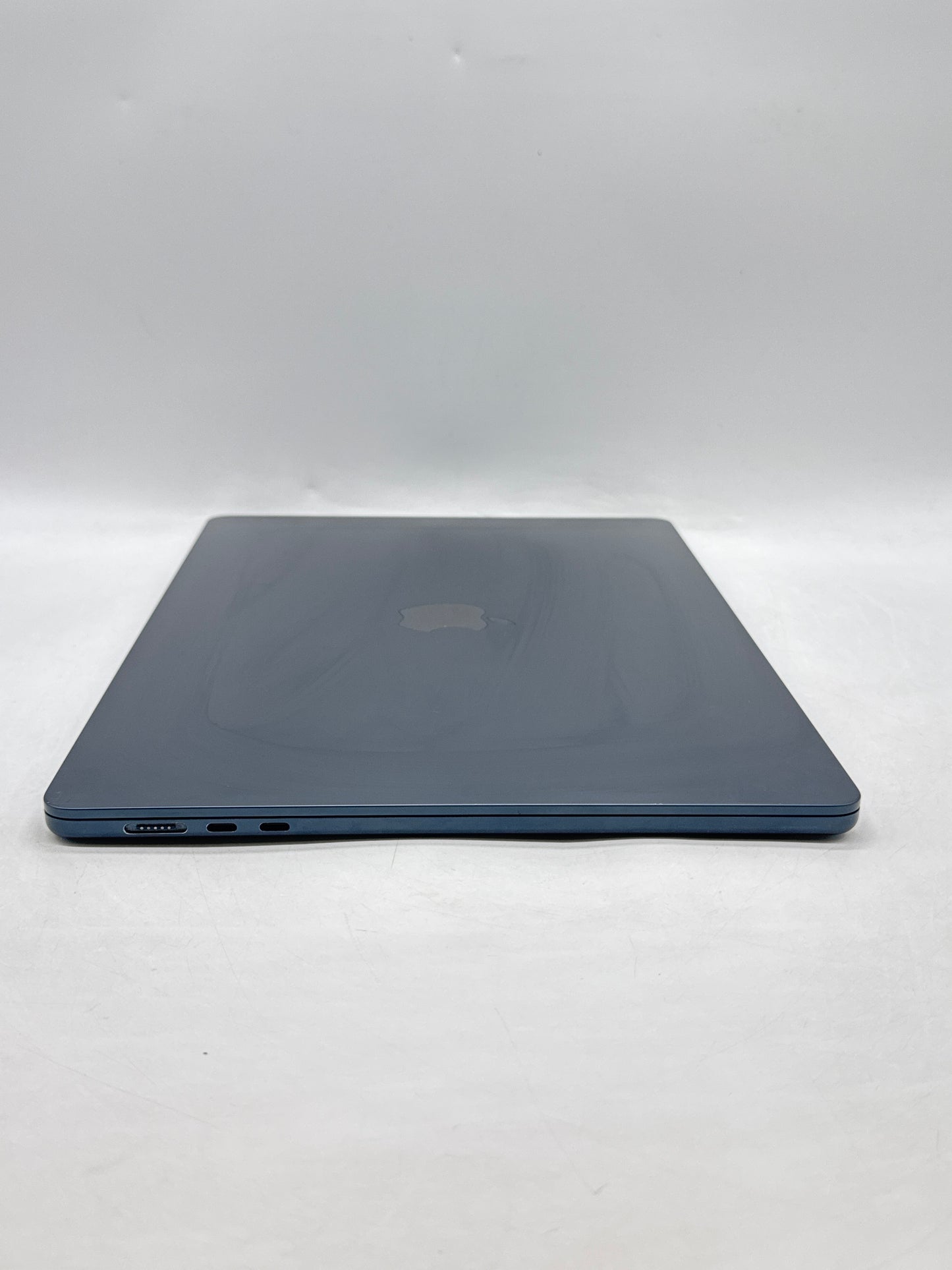 2024 Apple MacBook Air 15.3" A3114 M3 8C-CPU 10C-GPU 512GB SSD 8GB RAM