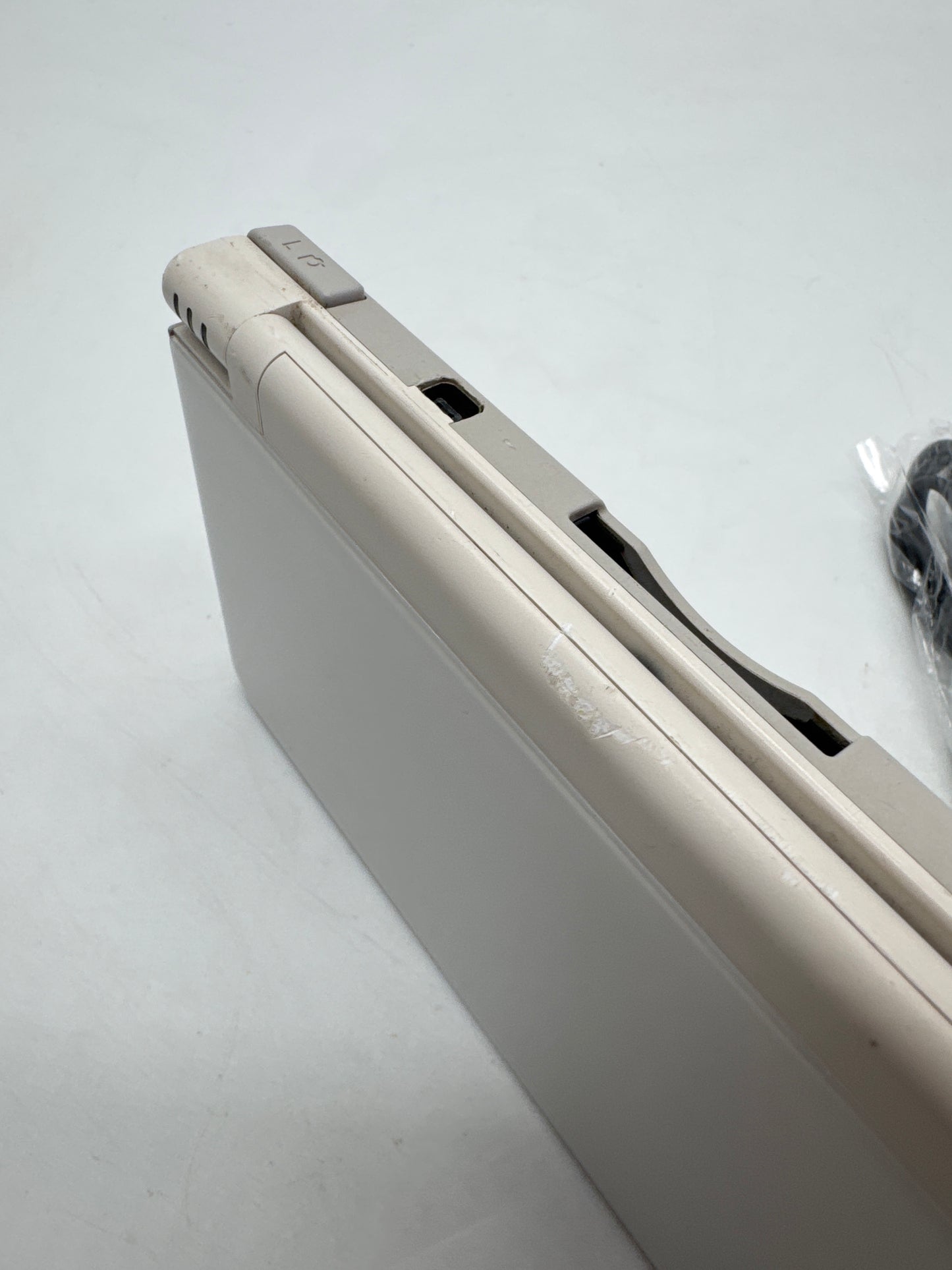 Nintendo DSi LL UTL-001(JPN) White Console #414 w/ Stylus & Charger