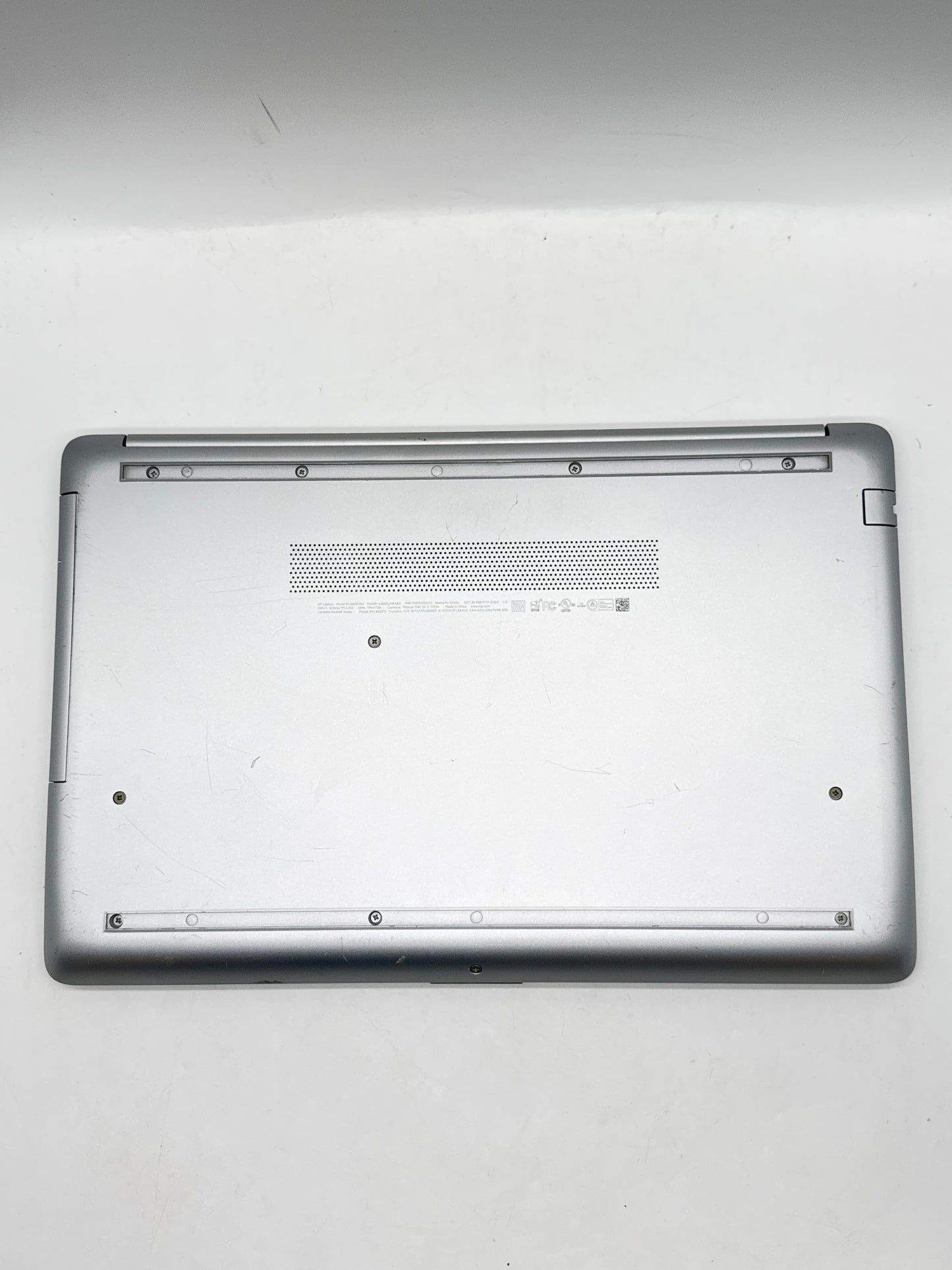 HP 15-db0031nr 15-inch AMD A9 4GB RAM 1TB Silver NO OS MISSING KEYS READ