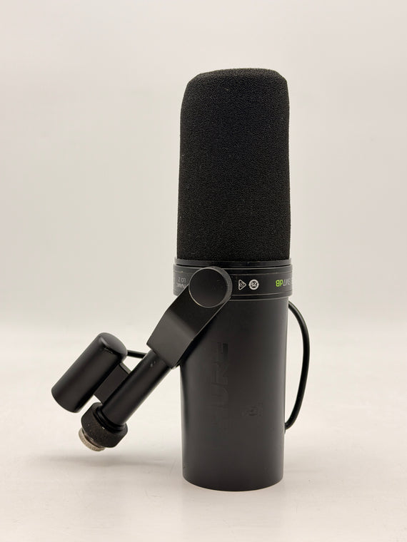 Shure SM7dB Dynamic Microphone Preamp Stream Podcast Recording Black