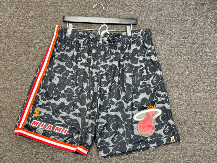 BAPE x Mitchell & Ness Miami Heat Shorts Size 2XL Black - New